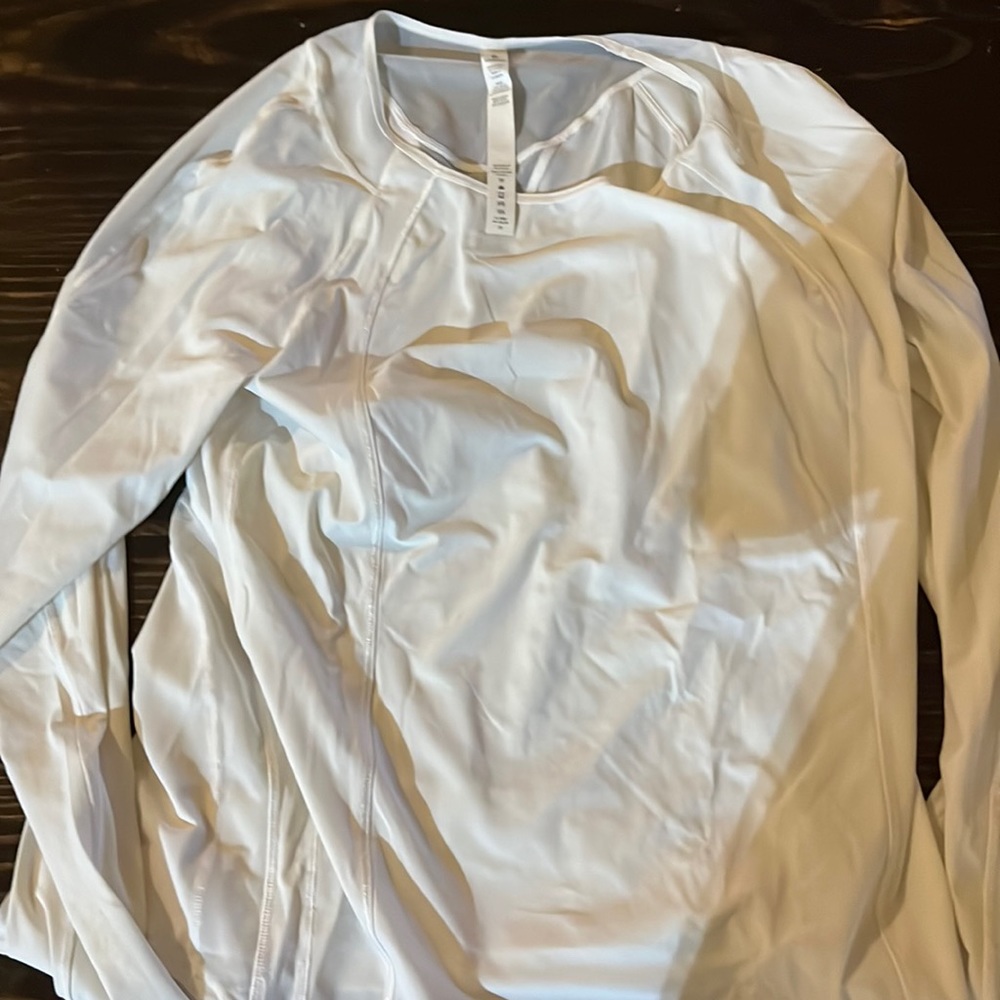 Lululemon size 6 athletic thin top
